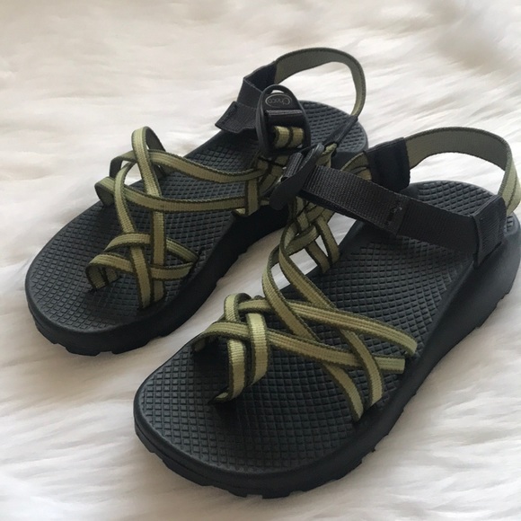 Chaco Shoes - LIKE NEW Women’s Stealth Chaco Sandals Size 7